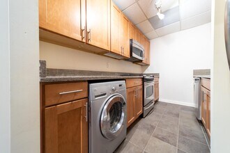 227 Christopher Columbus Dr in Jersey City, NJ - Building Photo - Building Photo