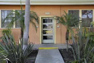 Milmor Apartments in Long Beach, CA - Building Photo - Building Photo