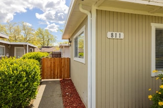 811 Oregon St in Fairfield, CA - Building Photo - Building Photo
