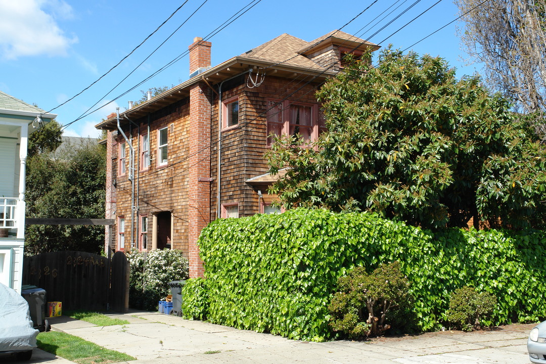 2122 Mcgee Ave in Berkeley, CA - Foto de edificio