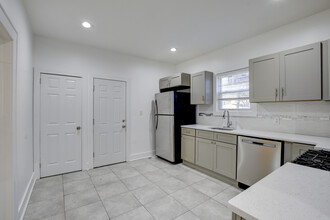 53 Oak Ave, Unit 2 in Irvington, NJ - Building Photo - Building Photo