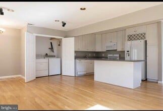 1816 Pimmit Dr in Falls Church, VA - Building Photo - Building Photo