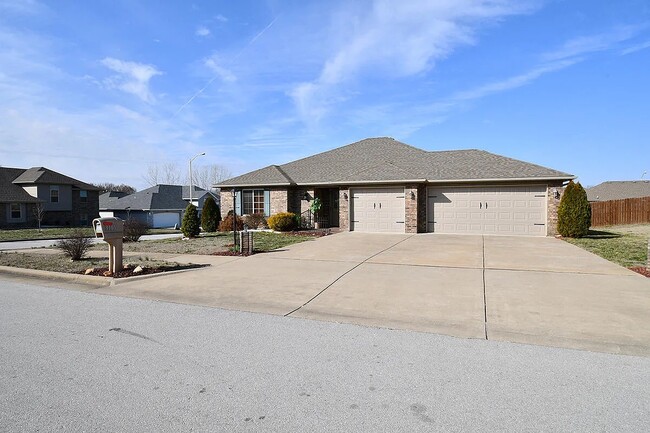 3105 N Oakland Ave in Springfield, MO - Building Photo - Building Photo