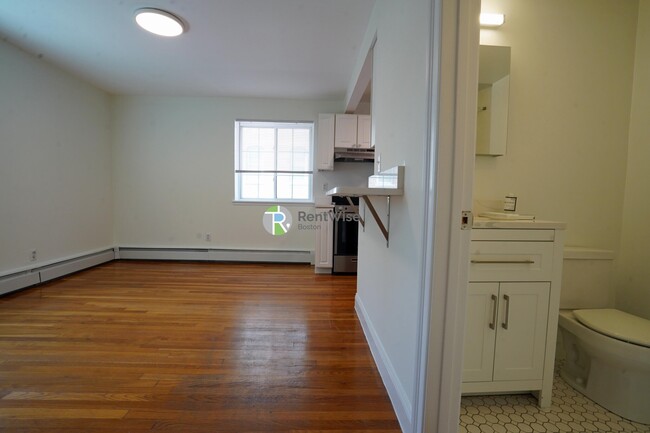 8 Griggs St, Unit 5 in Boston, MA - Building Photo - Building Photo