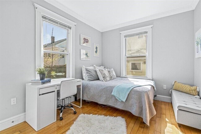 52 Stanley Ave, Unit 2 in Medford, MA - Foto de edificio - Building Photo