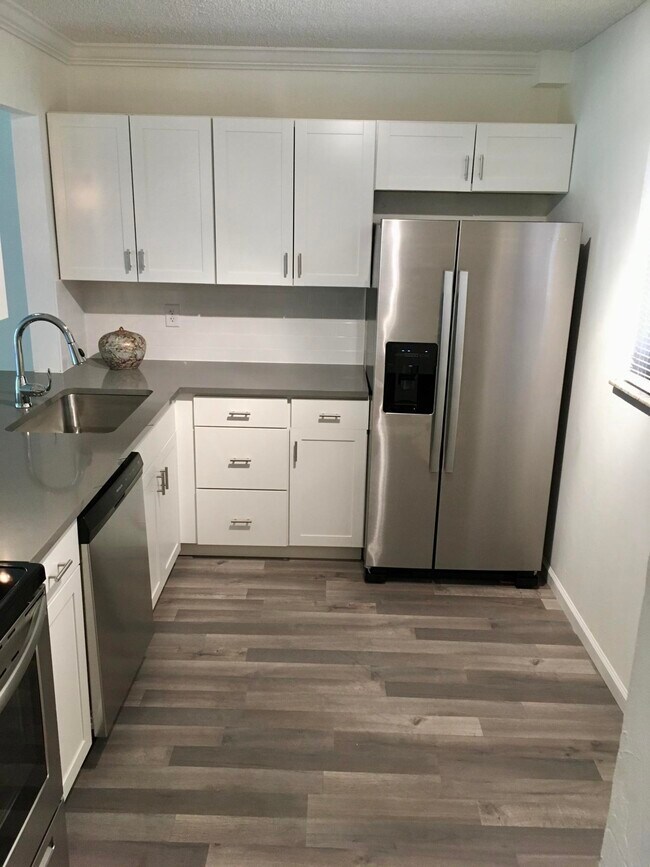 5250 Las Verdes Cir-Unit -102 in Delray Beach, FL - Building Photo - Building Photo