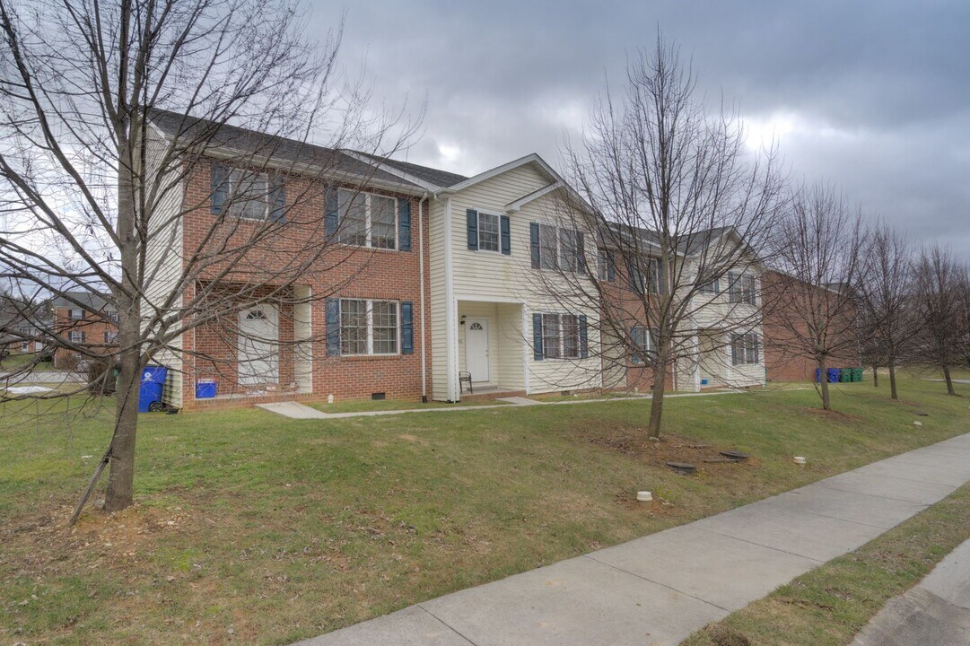 350-354 New Kent Rd in Blacksburg, VA - Building Photo