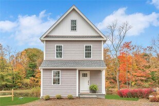 237 Tomahawk St in Baldwin Place, NY - Building Photo