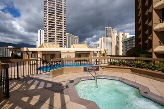 1778 Ala Moana Blvd, Unit 3217 in Honolulu, HI - Foto de edificio - Building Photo