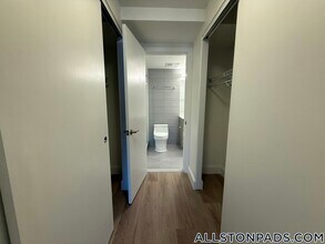 1079 Commonwealth Ave in Boston, MA - Building Photo - Building Photo