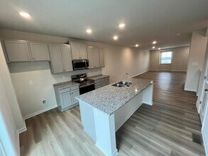 15918 Misty Blue Aly in Midlothian, VA - Building Photo - Building Photo