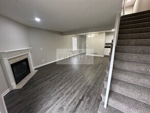 101 NE Dogwood in Oak Grove, MO - Building Photo - Building Photo