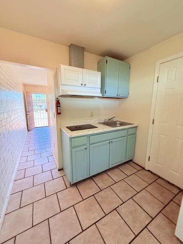 232 W Flores St in Tucson, AZ - Foto de edificio - Building Photo