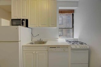 141 W 10th St in New York, NY - Building Photo - Building Photo