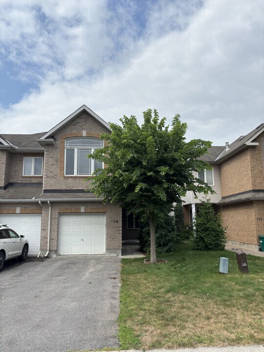 108 Talltree Crescent in Ottawa, ON - Building Photo
