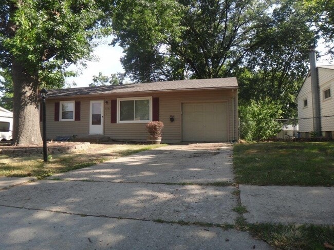 property at 5207 SW 27th St