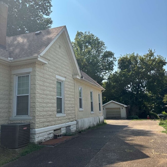 141 Alumni Ave in Hopkinsville, KY - Building Photo - Building Photo