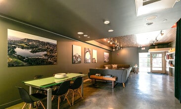 6001 Carlton Way, Unit 106 in Los Angeles, CA - Foto de edificio - Building Photo