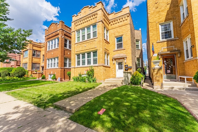 4820 W Wolfram St in Chicago, IL - Building Photo - Building Photo