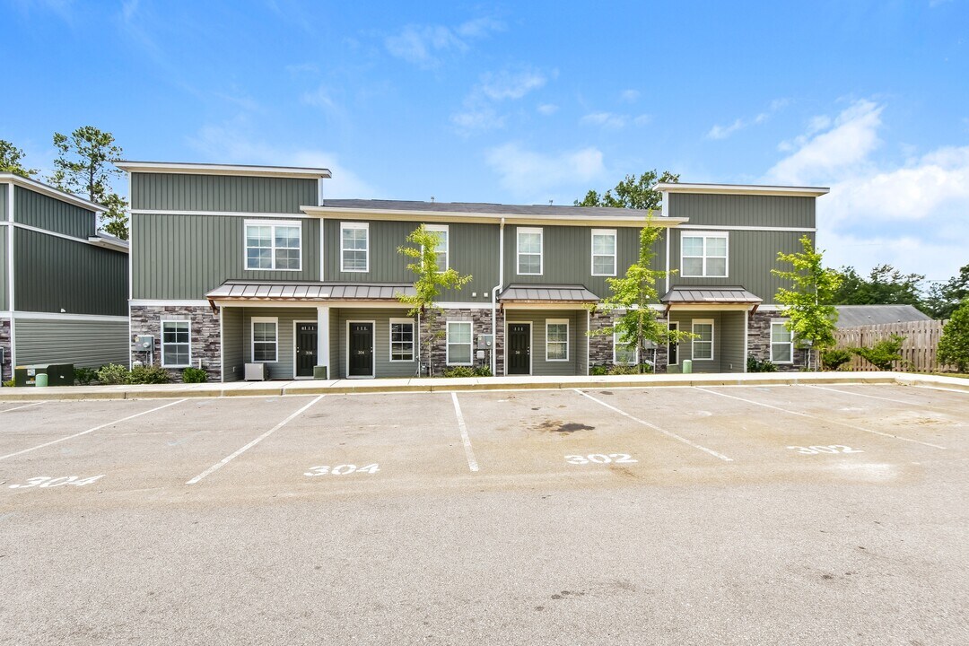 1218 Walker Point Way in Brunswick, GA - Building Photo
