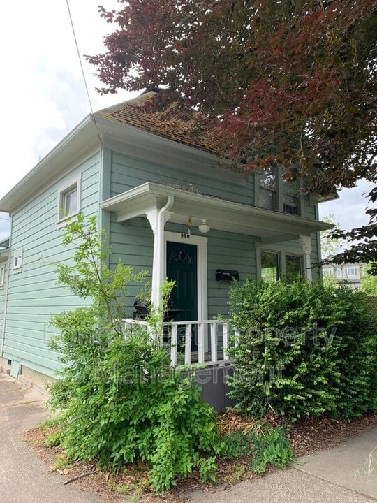 950 SW Jefferson Ave in Corvallis, OR - Building Photo