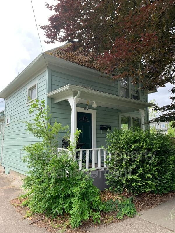 property at 950 SW Jefferson Ave