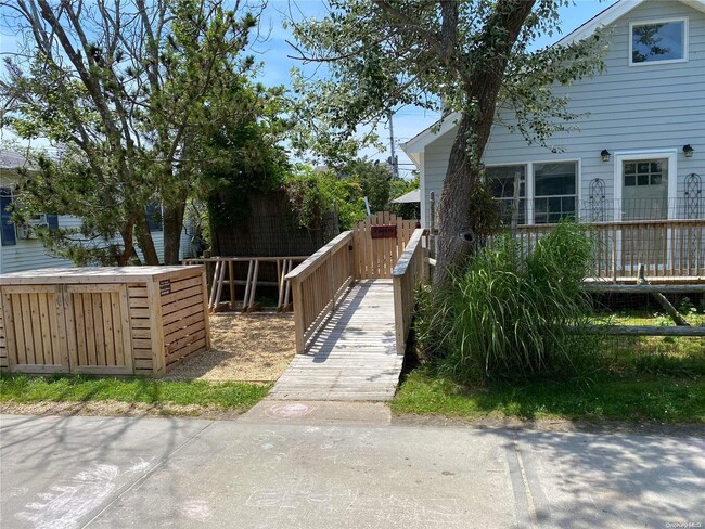 182 Cottage Walk in Ocean Beach, NY - Building Photo - Building Photo