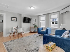 10 W Elm St, Unit B in Sanford, ME - Building Photo - Building Photo