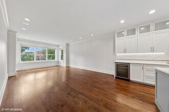 2342 W Melrose St in Chicago, IL - Building Photo - Building Photo