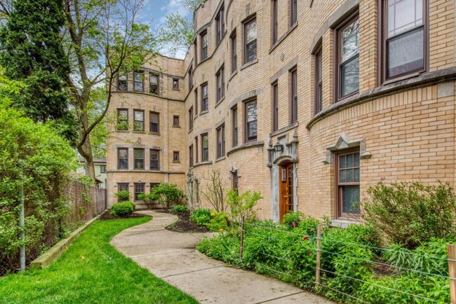 1921 W Estes Ave in Chicago, IL - Building Photo - Building Photo