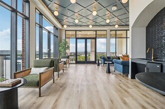 405 N Ewing Ave in Dallas, TX - Building Photo - Building Photo