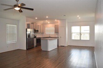309 COSMOS LN in Jarrell, TX - Building Photo - Building Photo