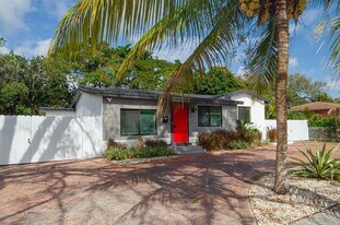 935 NE 129th St in North Miami, FL - Building Photo
