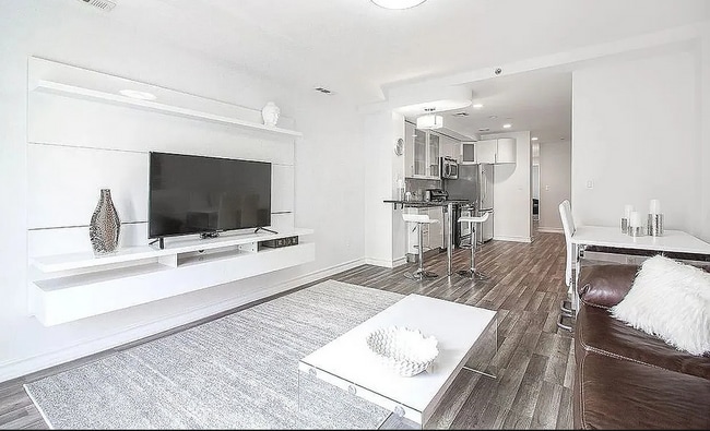 536 N Van Ness Ave, Unit 2D