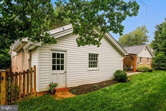 1354 MacBeth St in McLean, VA - Building Photo - Building Photo