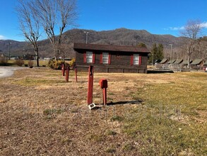23 Crider Cir in Maggie Valley, NC - Building Photo - Building Photo