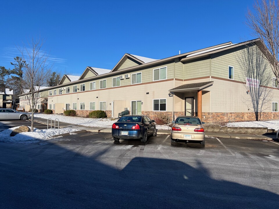 1215 Golf Course Rd, Unit 2A in Grand Rapids, MN - Building Photo