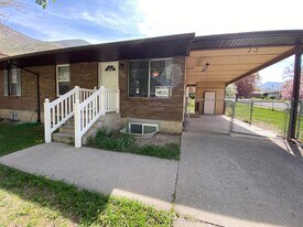 122-132 N 1050 E in Springville, UT - Building Photo