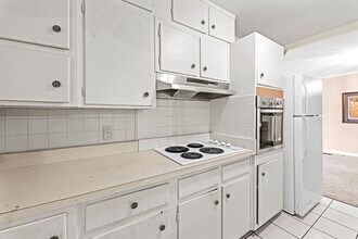 1716 Canterbury St in Tallahassee, FL - Building Photo - Building Photo