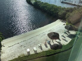 1000 Scotia Dr, Unit 105 in Hypoluxo, FL - Building Photo