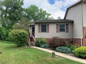 1651 Discovery Rd in North Canton, OH - Building Photo