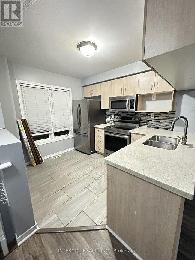 1635 Pickering Pkwy in Pickering, ON - Building Photo - Building Photo