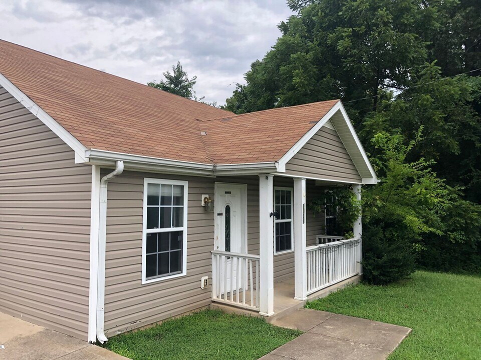 1031 McClardy Rd in Clarksville, TN - Building Photo