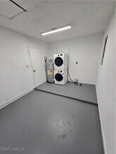732 Phyllis St in Port Charlotte, FL - Foto de edificio - Building Photo