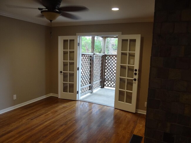 property at 916 E 32nd St