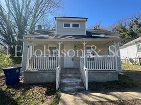 2300 Thurmond St in Winston-Salem, NC - Building Photo