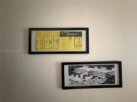 467 Golden Isles Dr in Hallandale Beach, FL - Building Photo