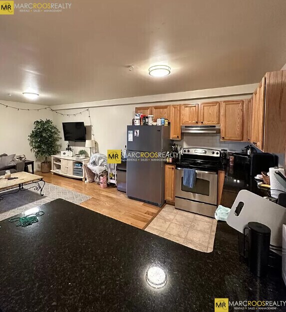 34 Raymond St, Unit 1 in Boston, MA - Building Photo - Building Photo