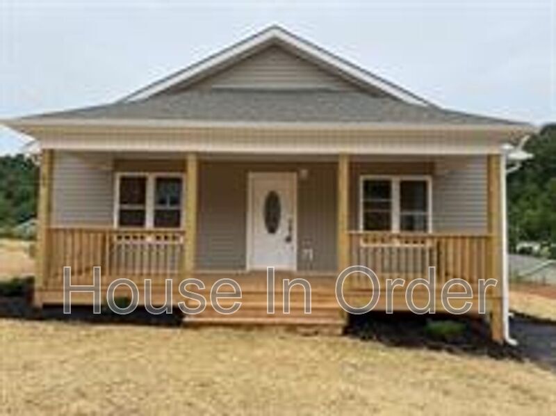 60 Patriot Pl in Mars Hill, NC - Building Photo