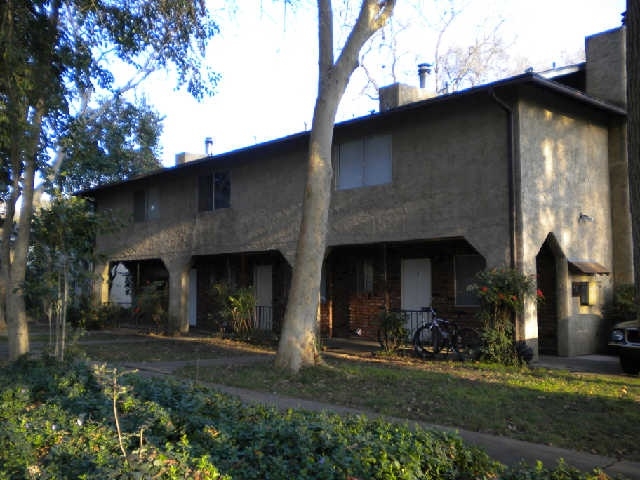 403 E Maple St in Chico, CA - Building Photo